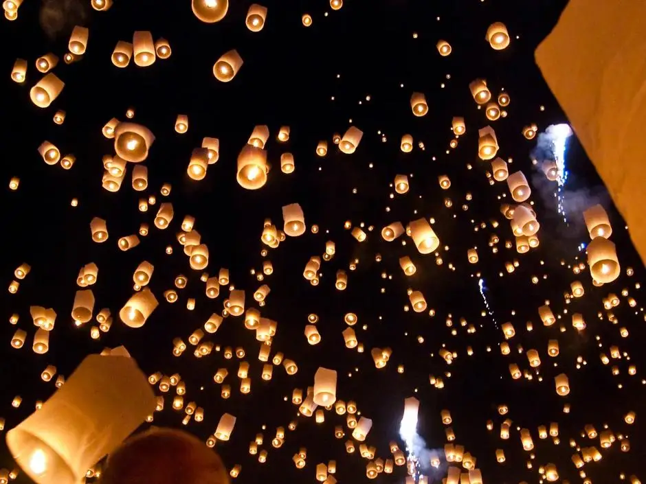 Yi Peng lanterns, Chiang Mai