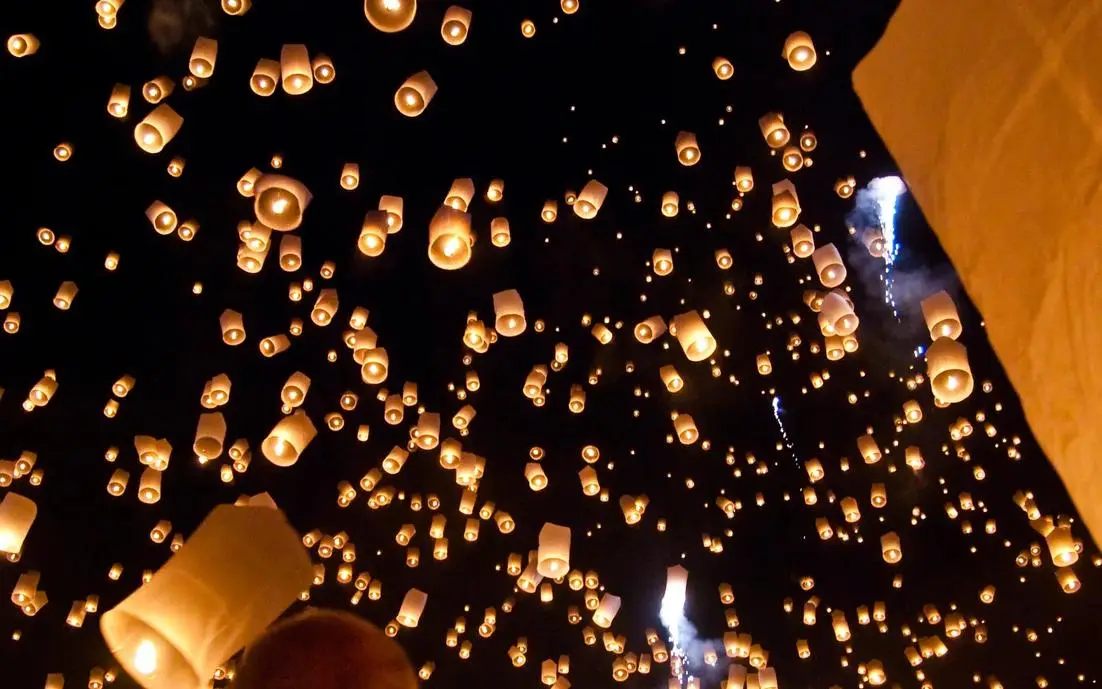 Yi Peng lanterns, Chiang Mai