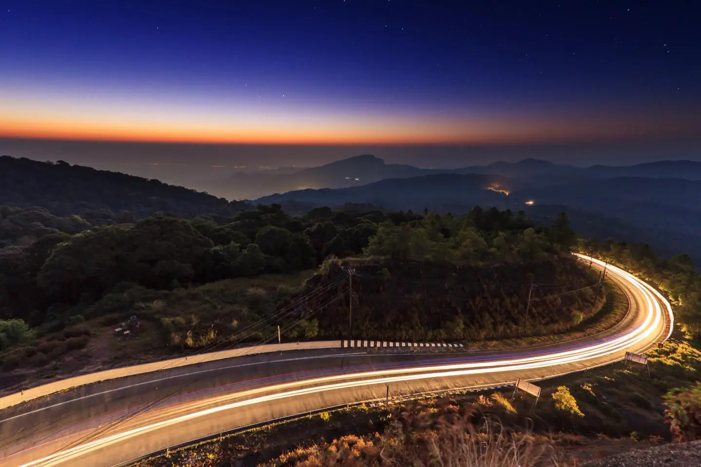 The Km 41 viewpoint and sea of cloud on Doi Inthanon