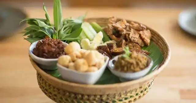 Northern Thai Food You Need to Try in Chiang Mai (Our Favorite Local Dishes)