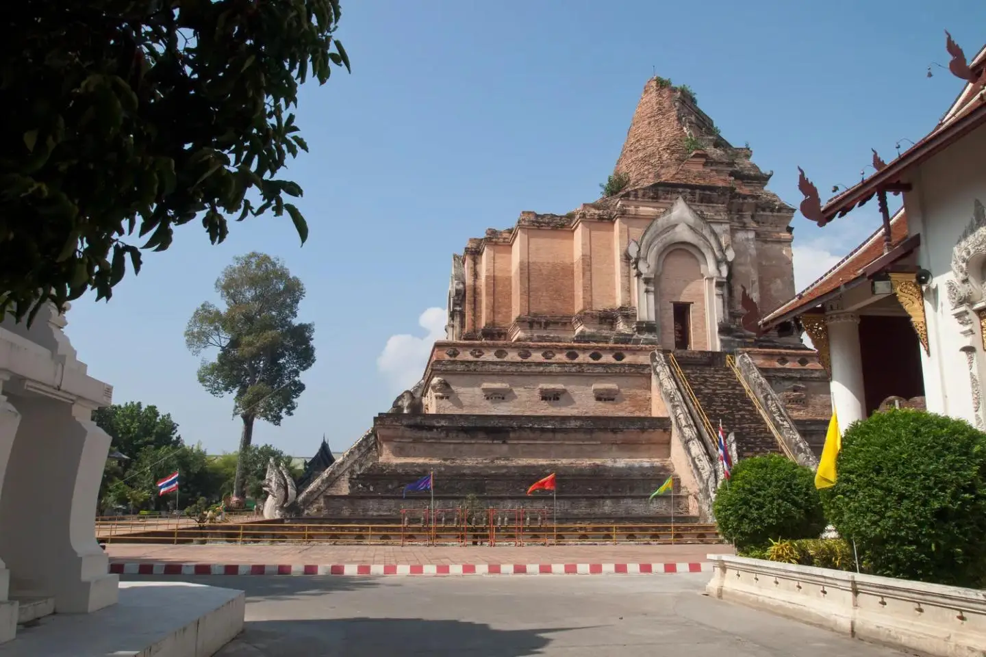 The great ruined chedi at Wat Chedi Luang